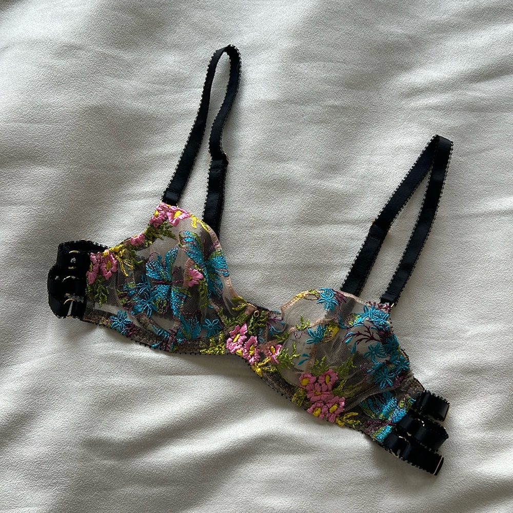 Edge O Beyond Zuzia bra - size 1 (30B, 32A, 34AA)